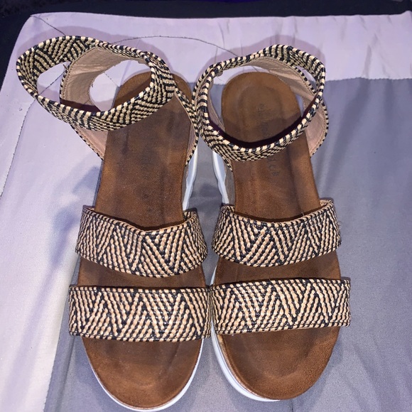 Altar’d State Platform Sandals Size 7.5 - Picture 2 of 4
